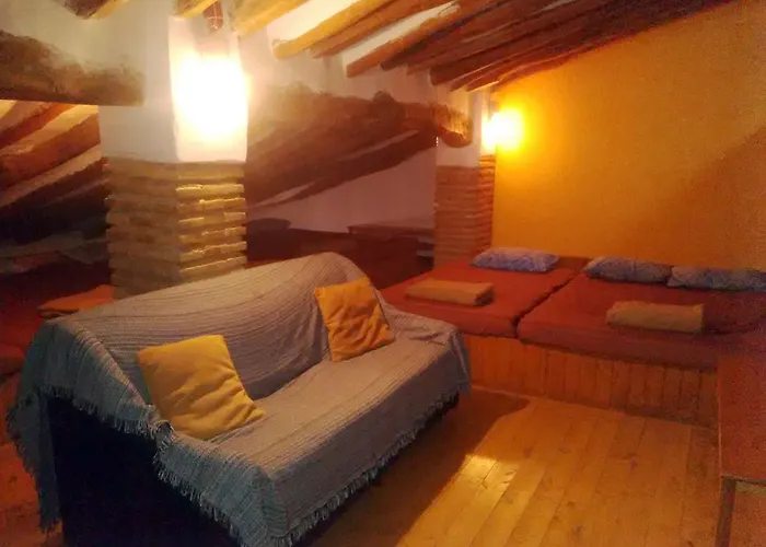 Hostal Ull De Canals