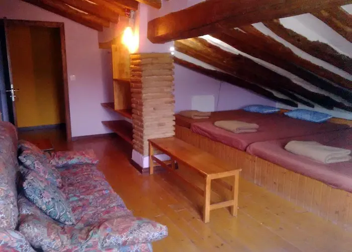 Ull De Canals Hostal