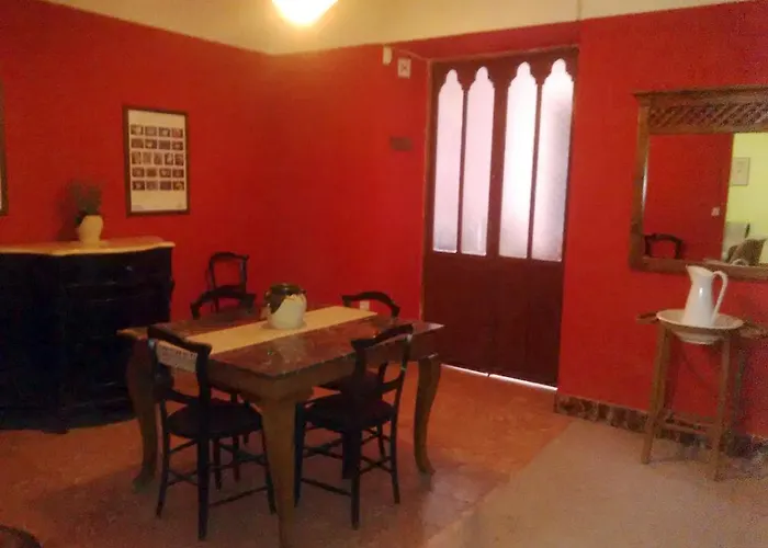Ull De Canals Hostal Bañeres