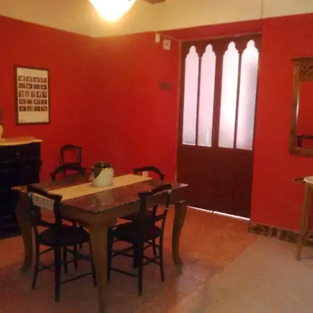 Ull De Canals Hostal Bañeres