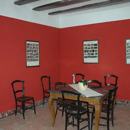 אכסניה Ull De Canals *