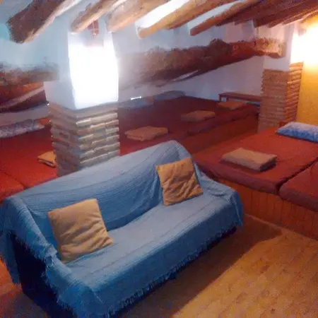 Hostel Ull De Canals