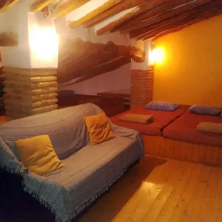 Hostel Ull De Canals